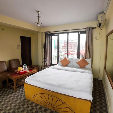 Hotel Travel Inn Покхара Екстер'єр фото
