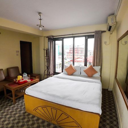 Hotel Travel Inn Покхара Екстер'єр фото