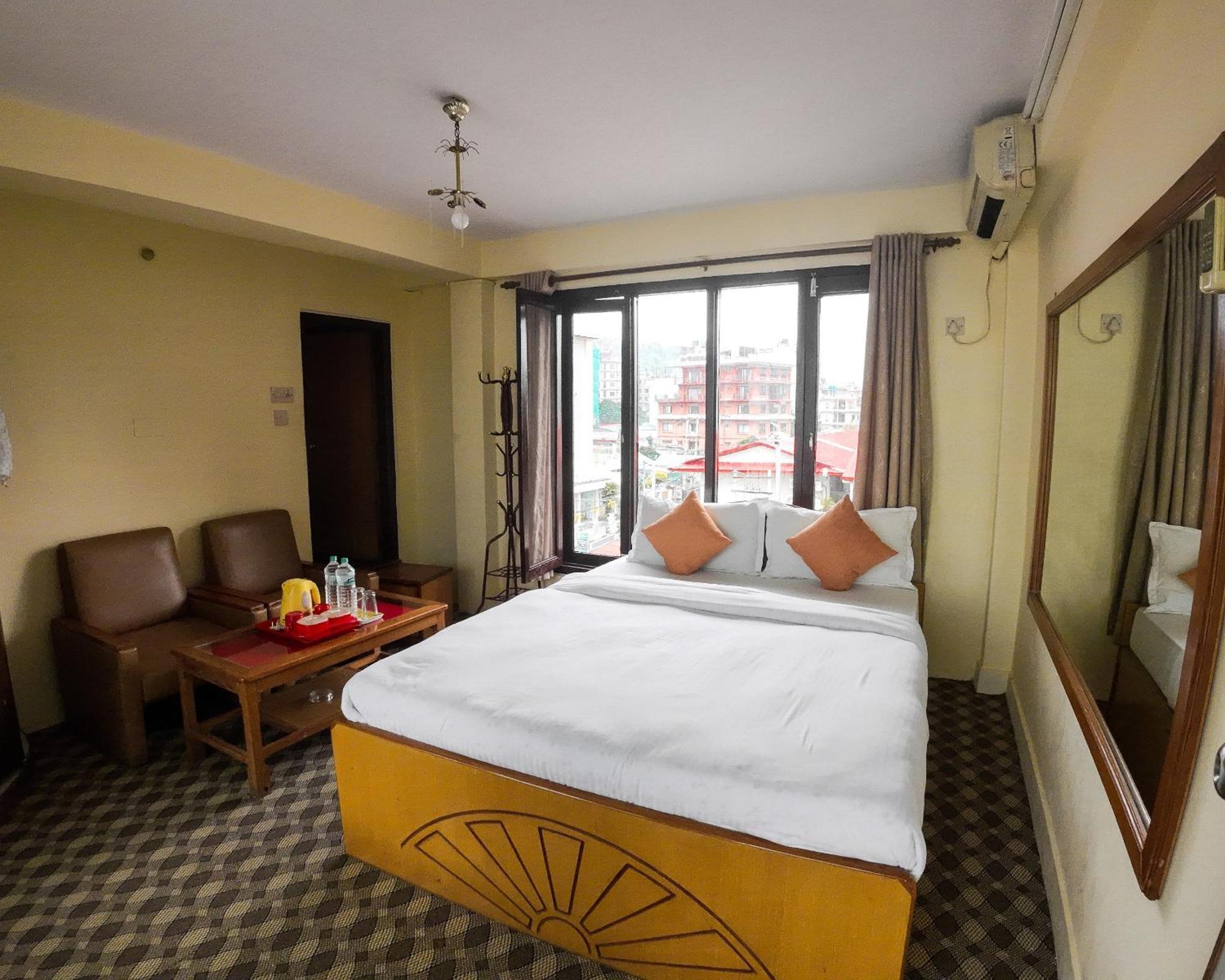 Hotel Travel Inn Покхара Екстер'єр фото