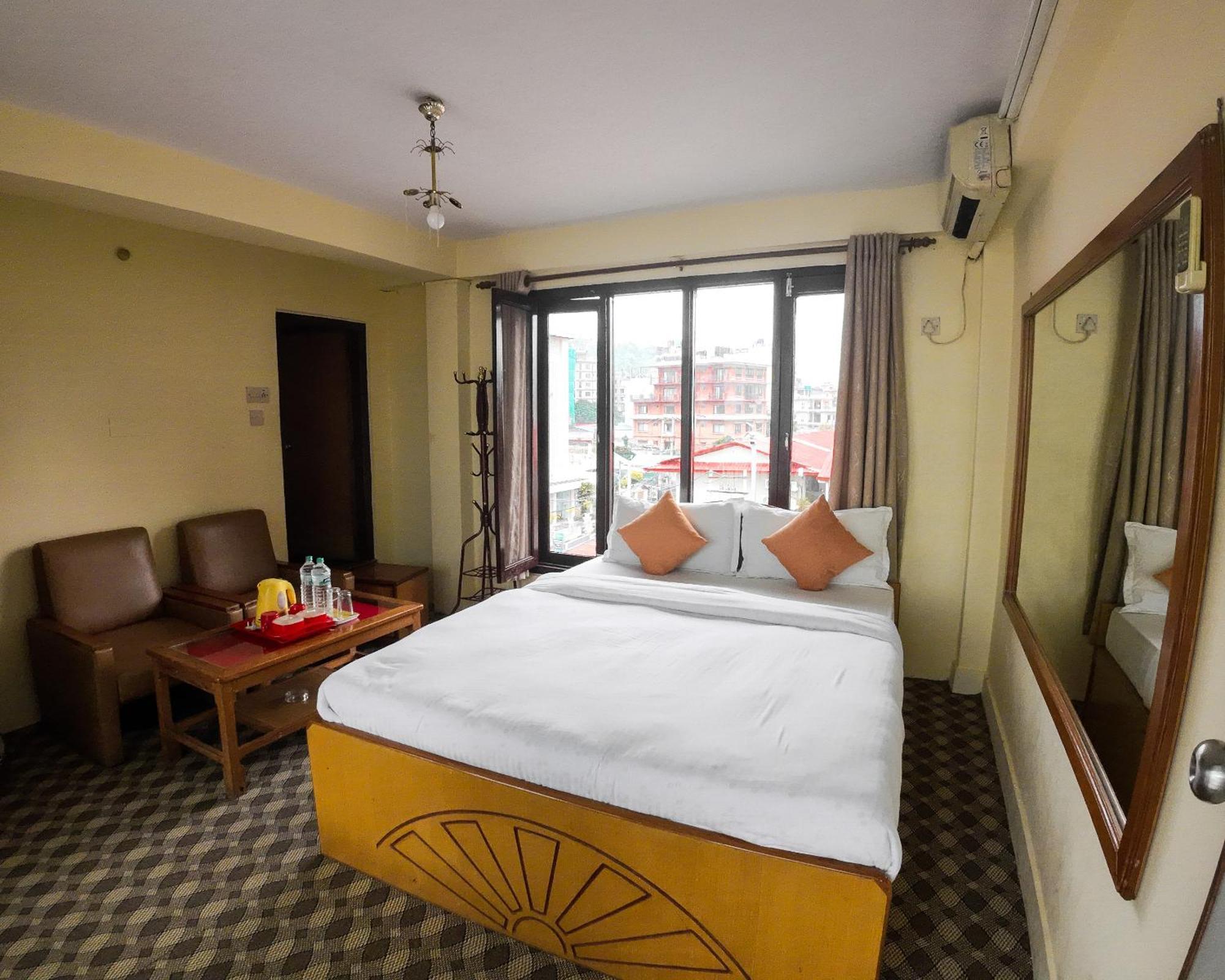 Hotel Travel Inn Покхара Екстер'єр фото